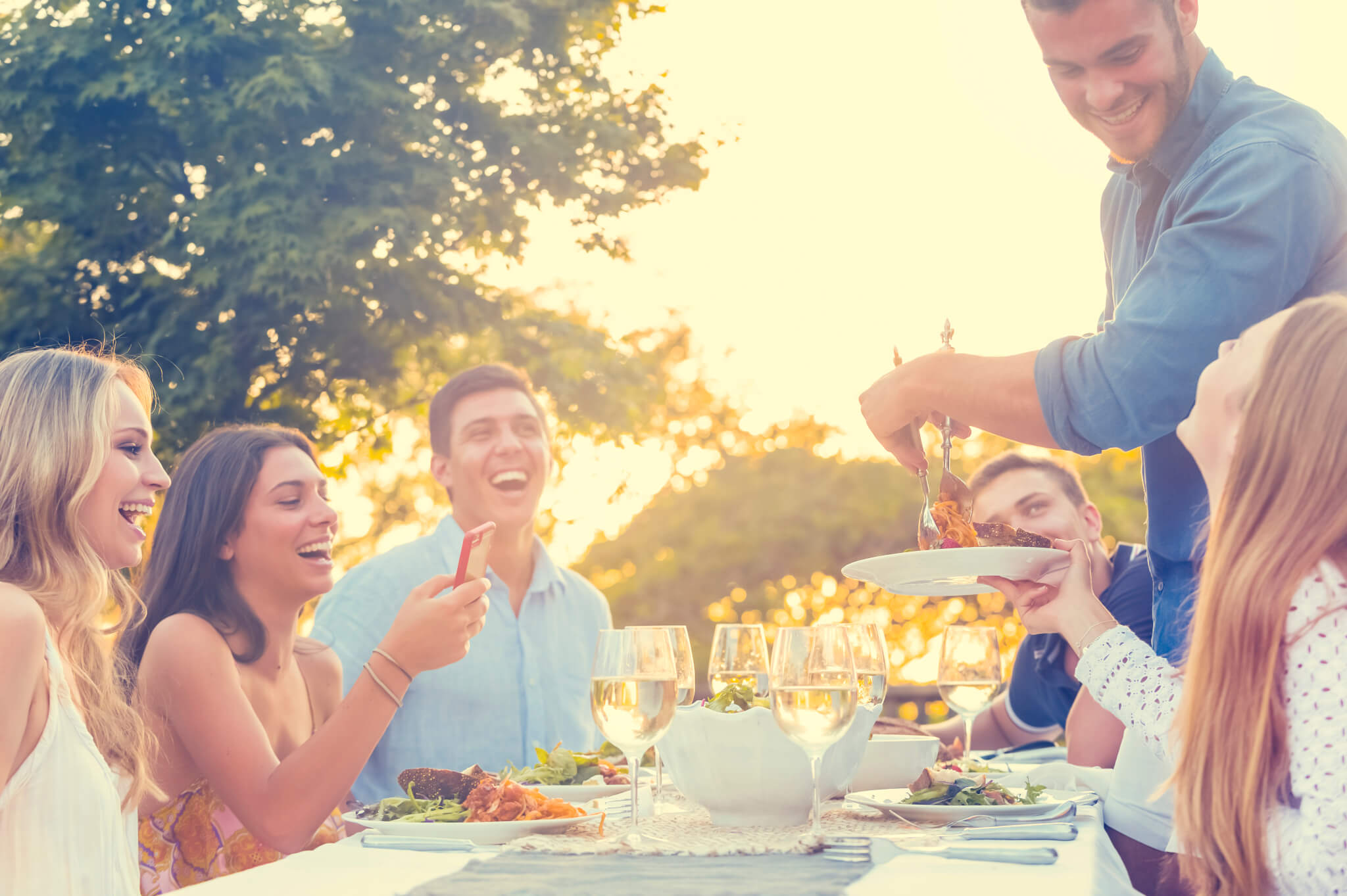 iStock-520325574_Friends_Dinner_LTD.jpg